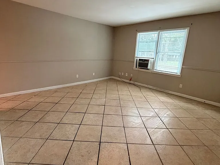 612-614 N College Dr — Photo 6