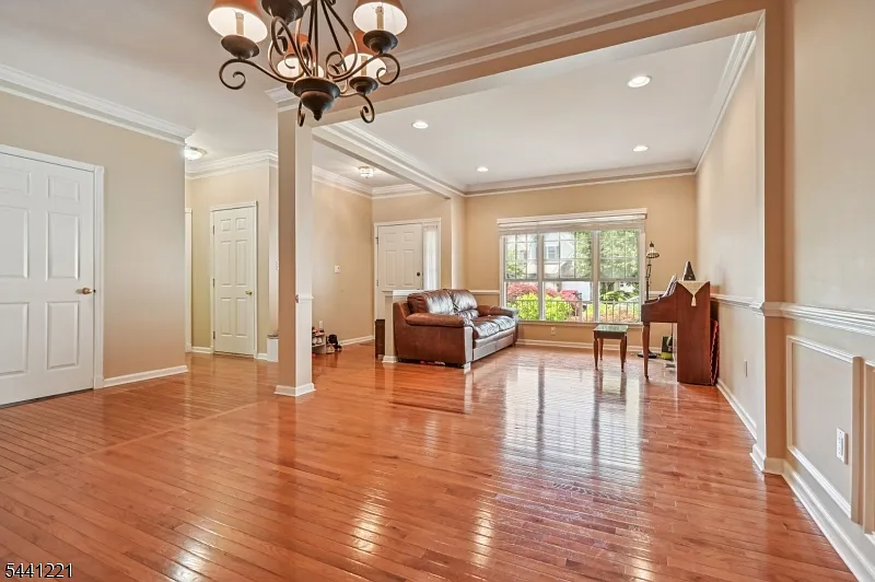 3 bed, 2.5 bath, $4,850 — Photo 3