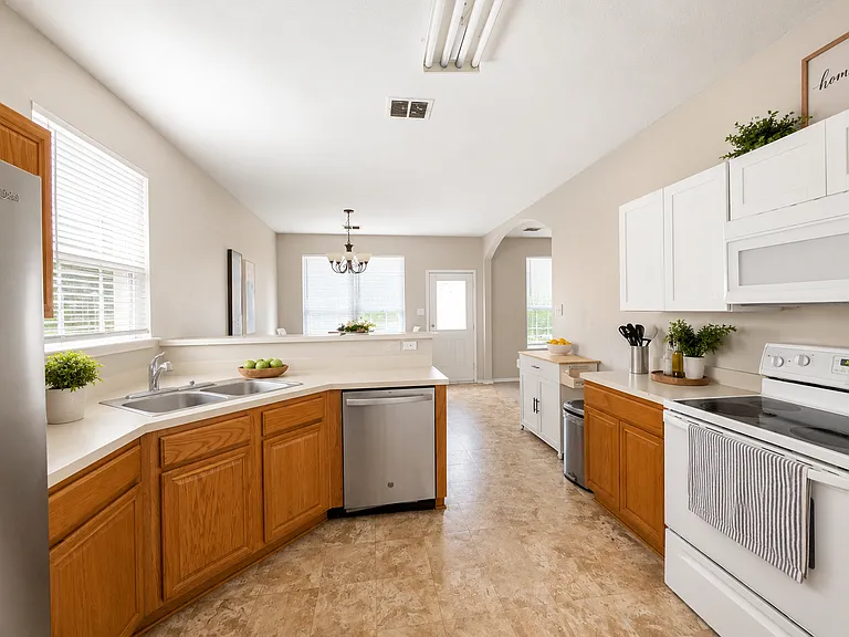 2809 Coyote Ridge Dr — Photo 4