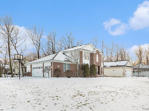 3rd image of 2086 Larkspur Ln
