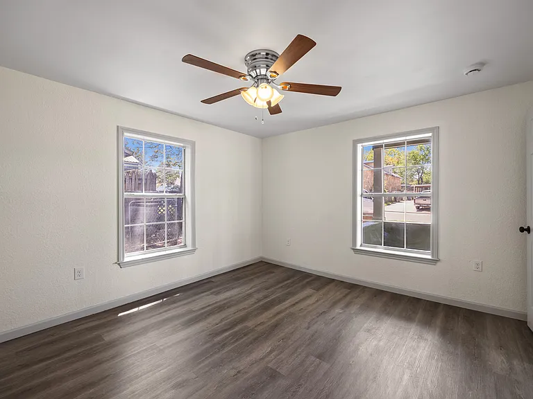 3829 Bryan Ave — Photo 9