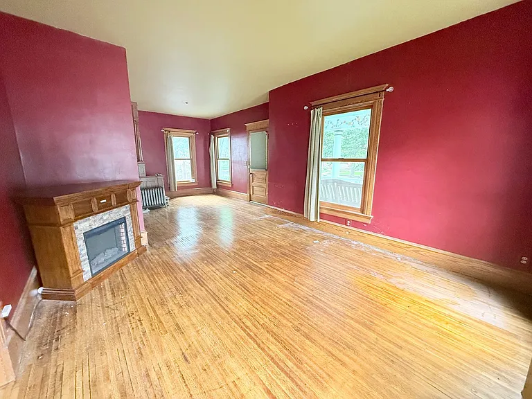 906 N Evans St — Photo 5