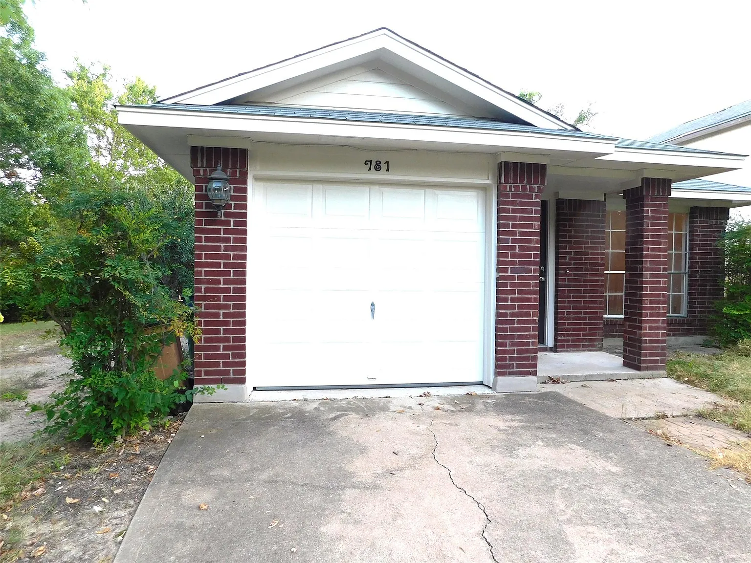 2 bed, 2.0 bath, 975 sqft, $2,000 — Photo 2