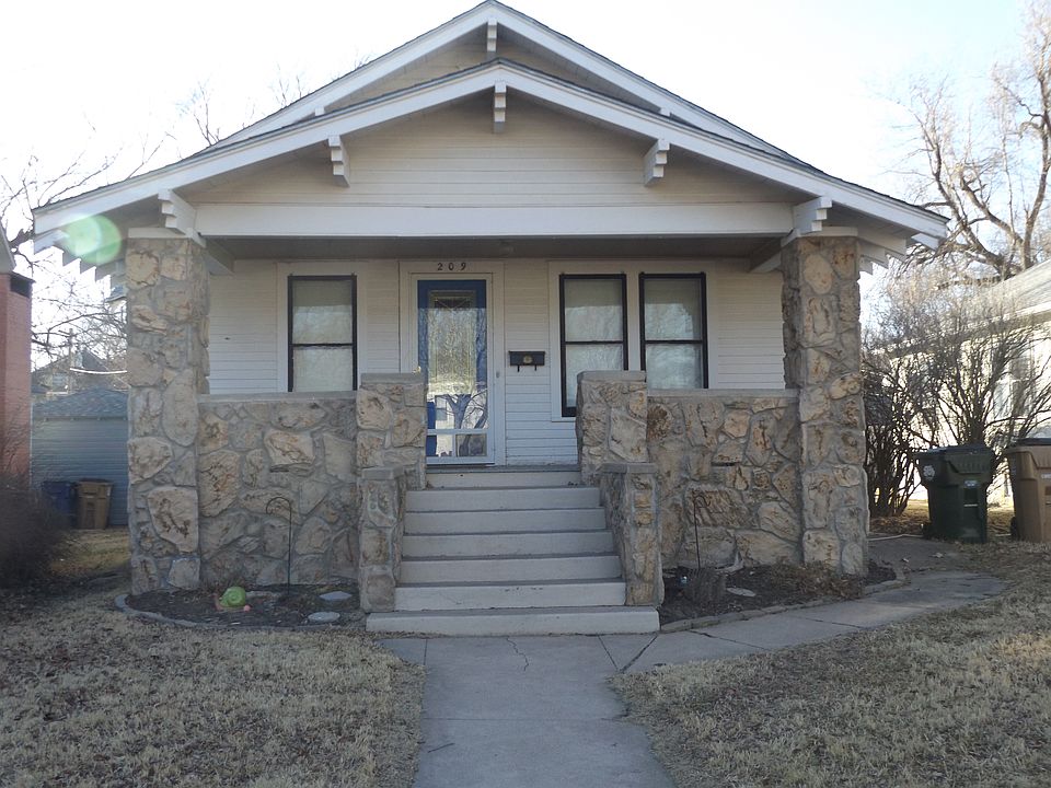 1st image of 209 N 5th St