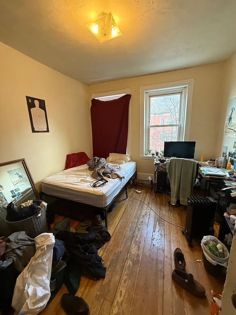 No brokers Fee. Steps from the T Stop, Laundry on a Site — Photo 3