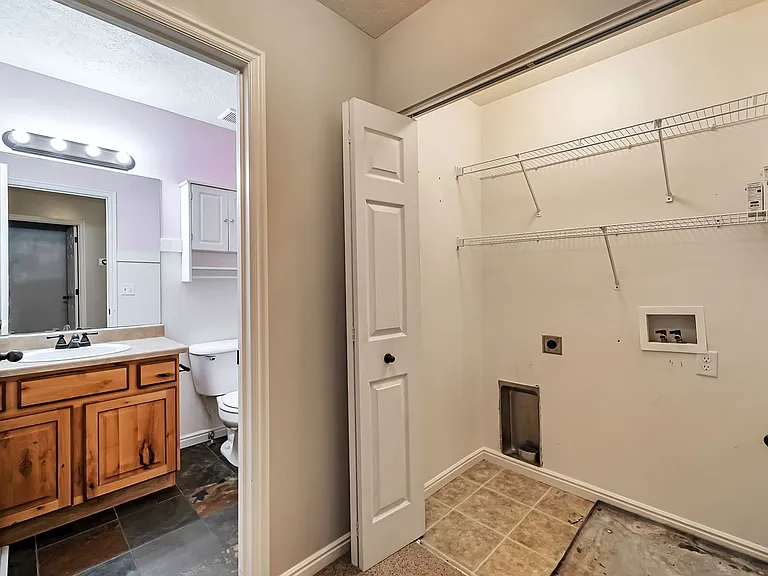 2409 W Adelaide Dr — Photo 22