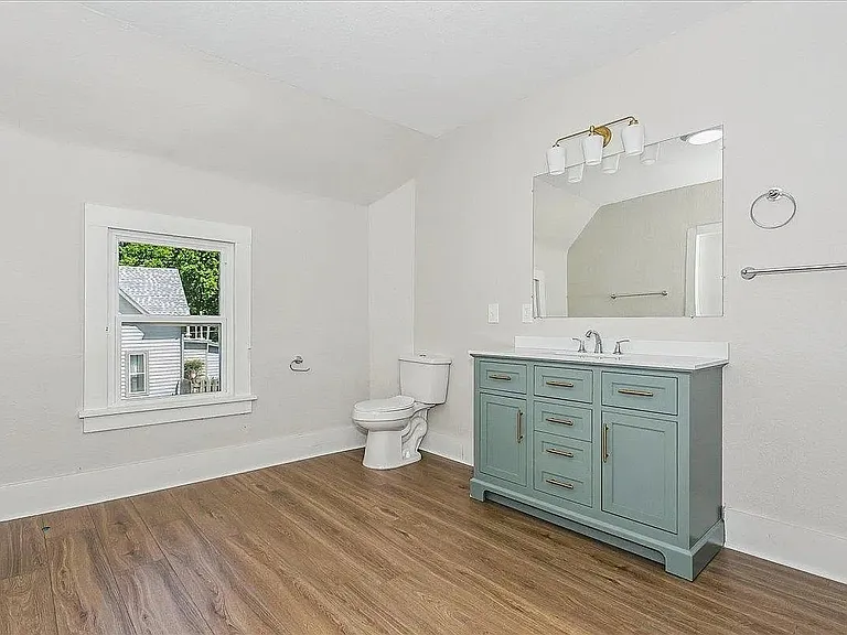 301 SW 3rd St #1 — Photo 13