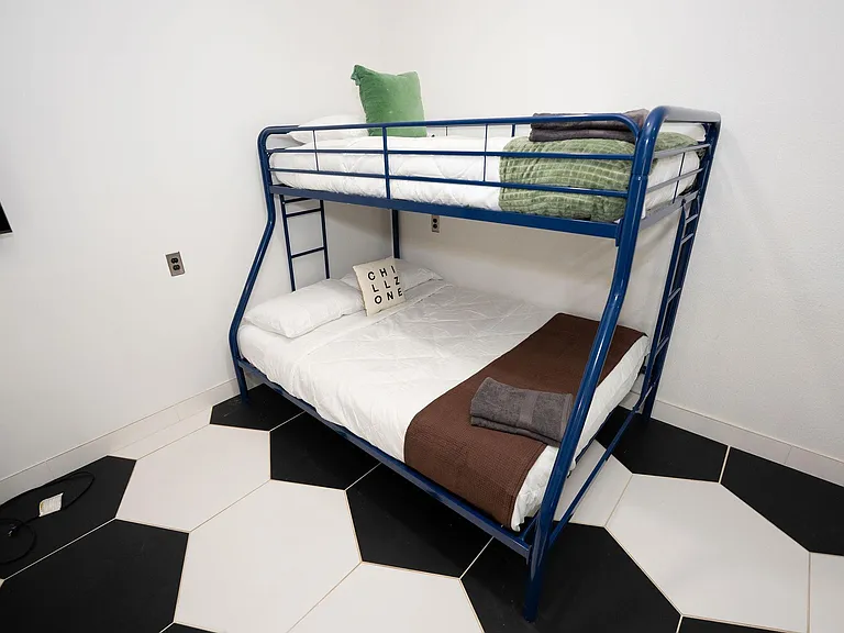2 beds (bunk style)- 1 Full and Twin sized beds
