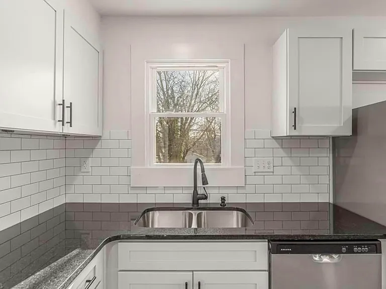407 Cox Ave — Photo 4