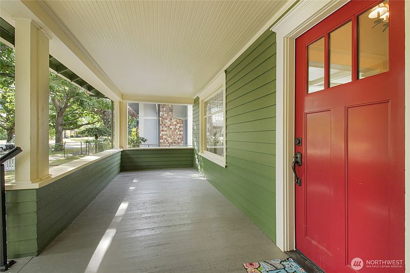 3rd image of 2318 Baker Avenue