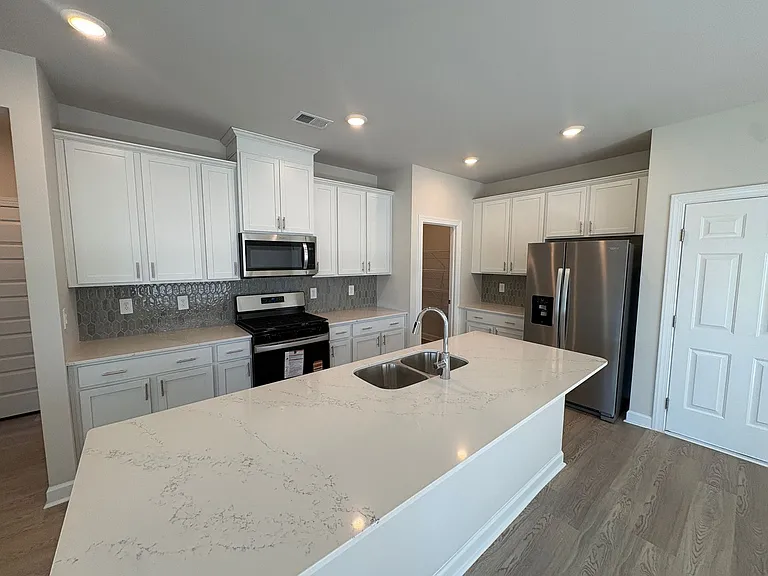 422 Yellowstone Trl — Photo 2