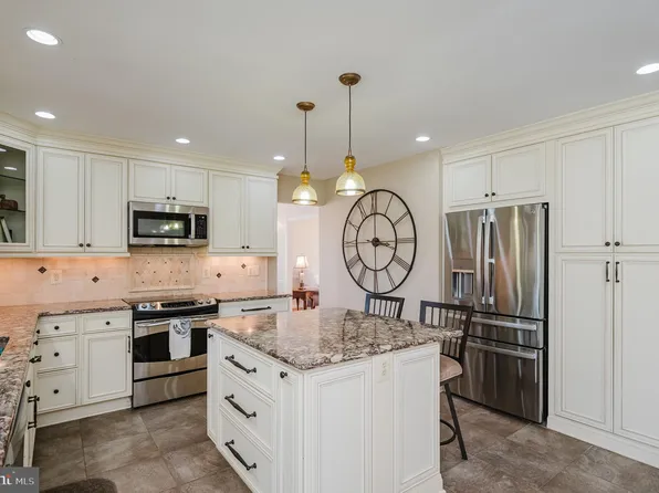 7 Country Hill Ct, Kingsville, MD 21087