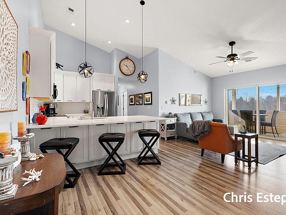 2nd image of 5877 Crosswinds Dr Unit 32