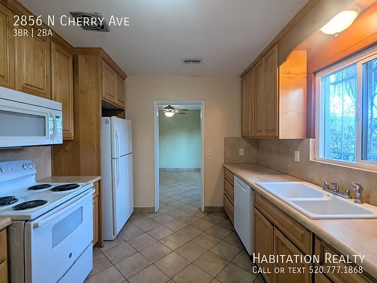 2856 N Cherry Ave — Photo 3