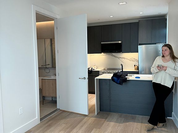 5th image of 60 Centre Ave #1