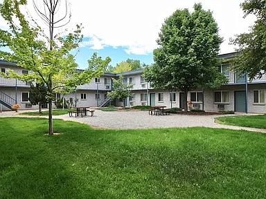 2BR/1BA, 745sf
