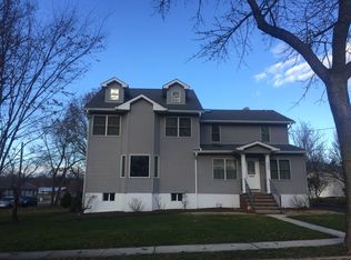 255 Fycke Ln, Teaneck, NJ 07666