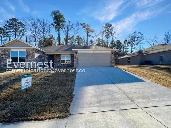 1949 Auburn Hills Dr, Benton, AR 72015