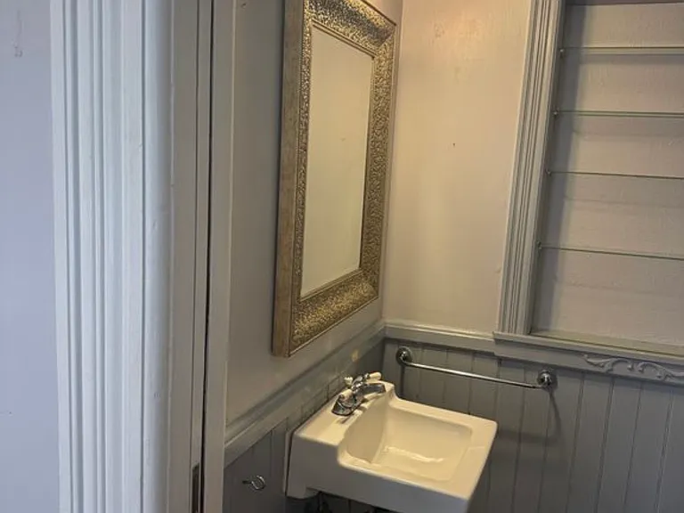 Park Room half-bath