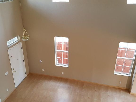 5th image of 939 Platinum Ave