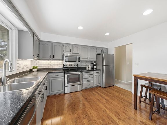 5th image of 811 Everett Dr