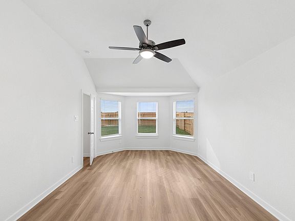 4th image of 982 Garden Path Dr