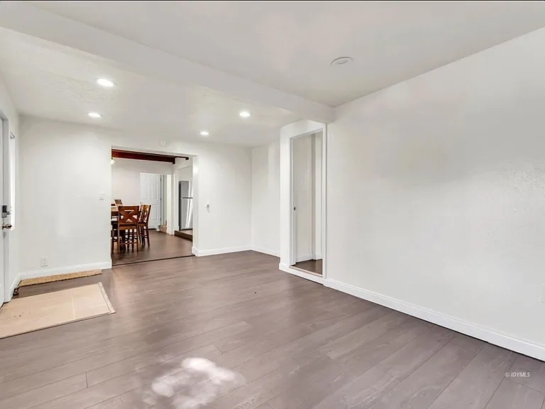55305 S Circle Dr — Photo 4