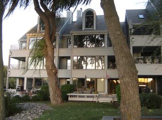 706 Diamond Lake Rd UNIT 3, Mundelein, IL 60060