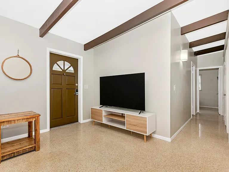 1502 Chandler Ave — Photo 7