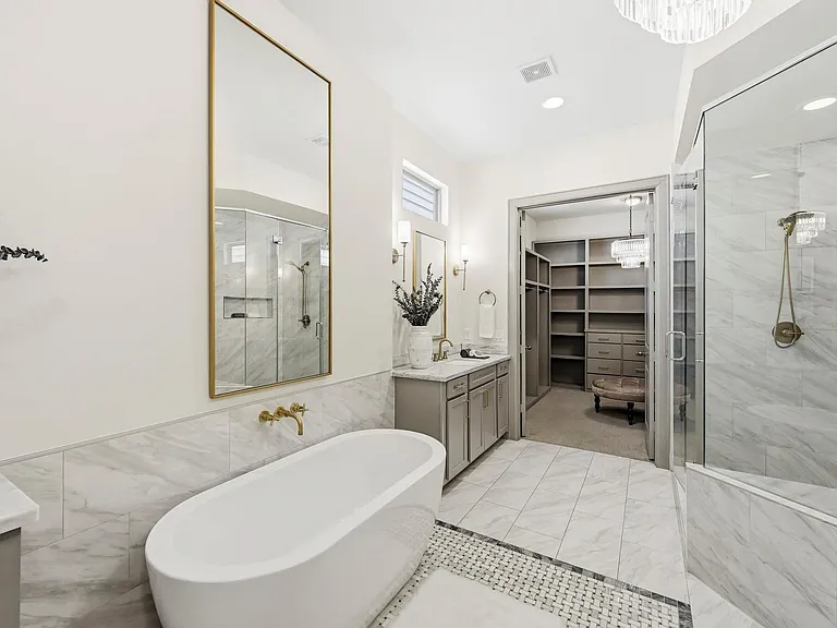 523 W 25th St — Photo 15