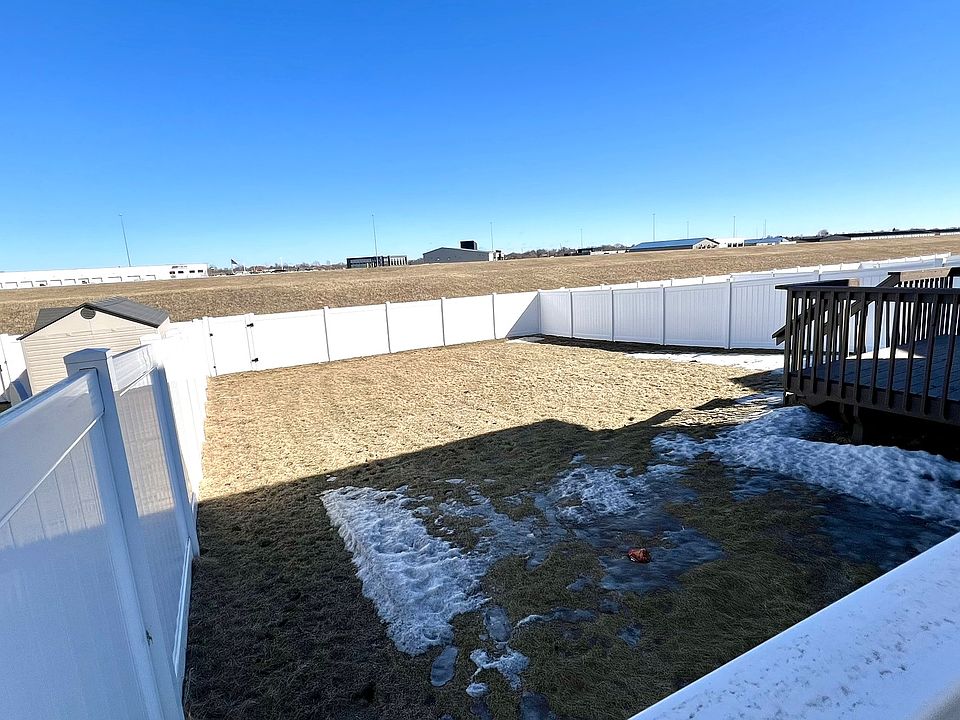 1st image of 1082 Highland Ln W