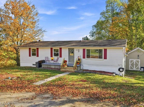 1643 County Farm Rd, Howell, MI 48843