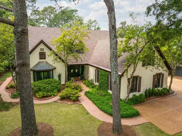 811 Sweetbrier Rd, Memphis, TN 38120