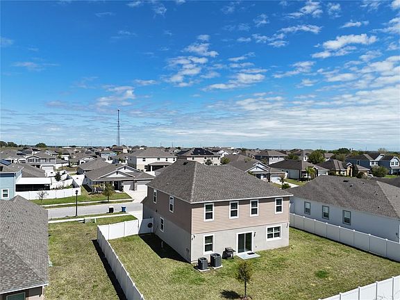 4th image of 923 Fieldstone Way