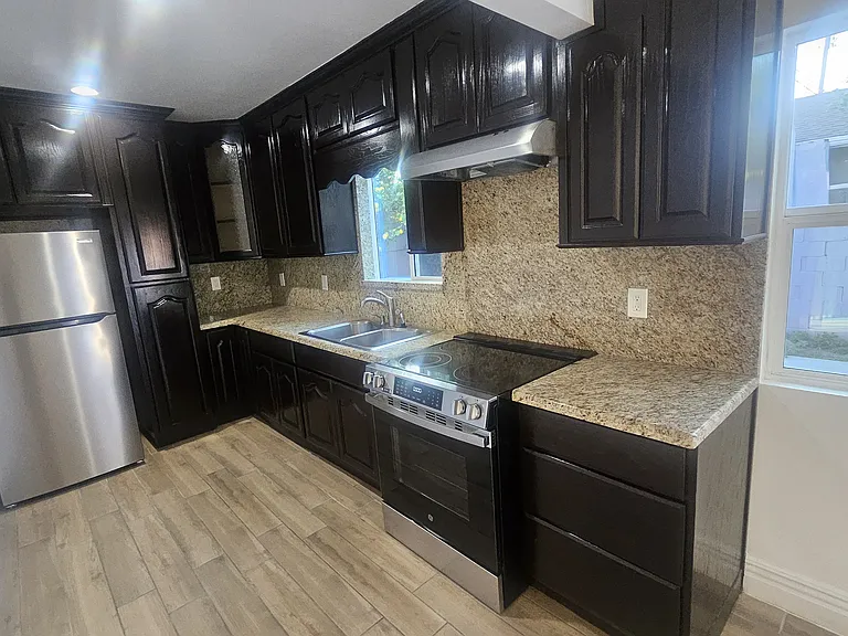 1117 S Chester Ave #1119 — Photo 3