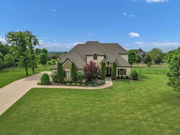3879 W Norwood Pl, Fayetteville, AR 72704
