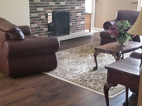 4th image of 1266 N Crestview Dr