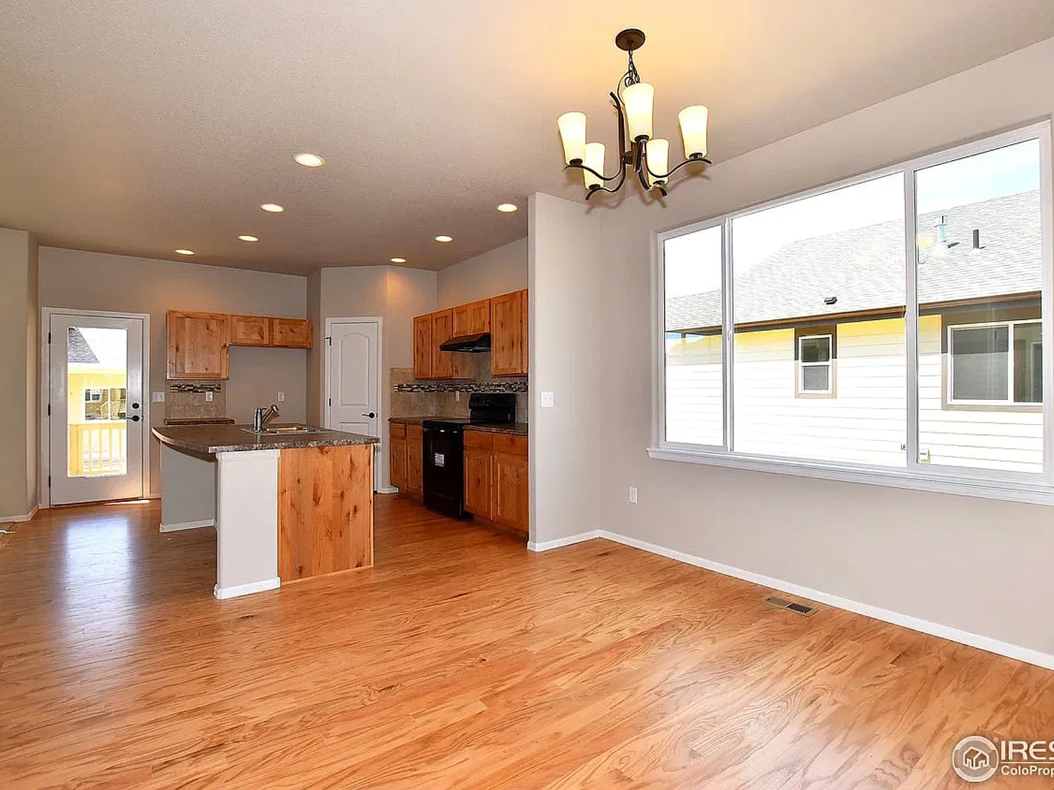 4 bed, 2334 sqft, $2,695 — Photo 4