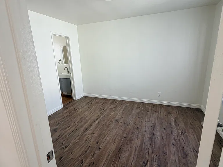 Sunset Park Apartments — Photo 28
