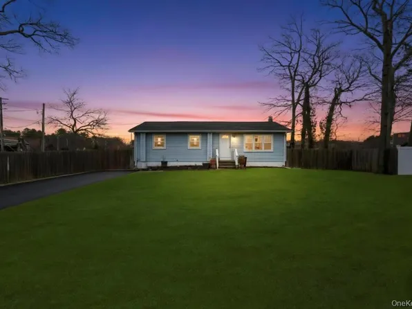 19 Windus Drive, Shirley, NY 11967