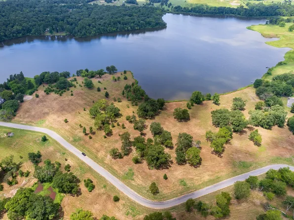 4 Carolyn St, Mount Pleasant, TX 75455