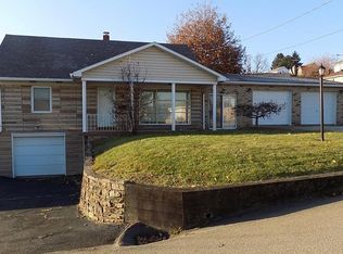 77 7th St, Uniontown, PA 15401