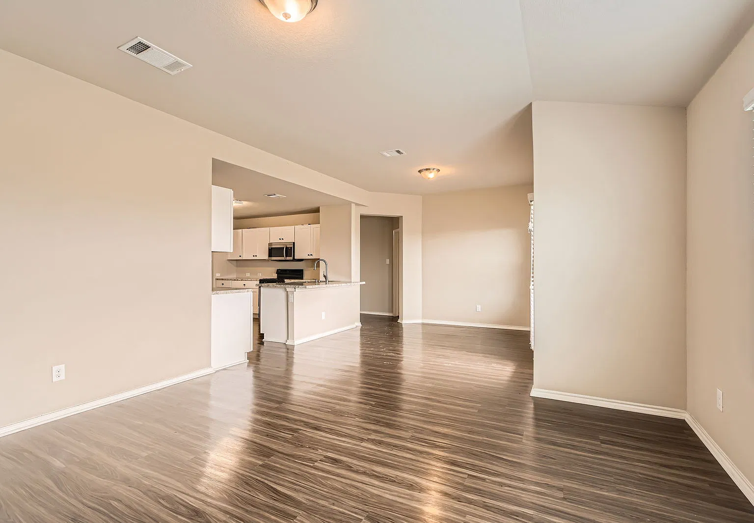 4 bed, 1754 sqft, $1,900 — Photo 4