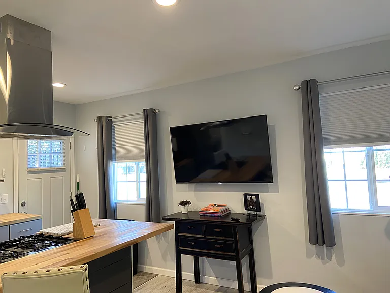 318 E Alvarado Rd — Photo 3