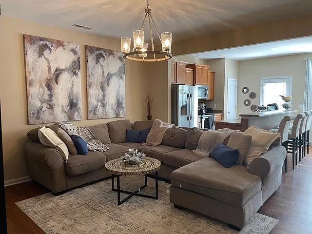 3 bed, 2.5 bath, 1613 sqft, $1,900 — Photo 4