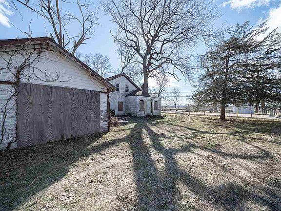 5th image of 11793 Genessee St