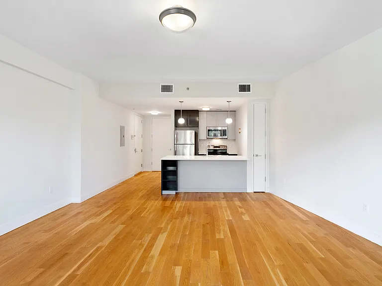 2727 Henry Hudson Pkwy W #507 — Photo 6