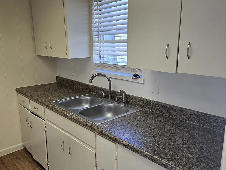 Alamo Apartments — Photo 20