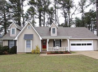 241 Fox Ridge Dr, Jackson, TN 38305