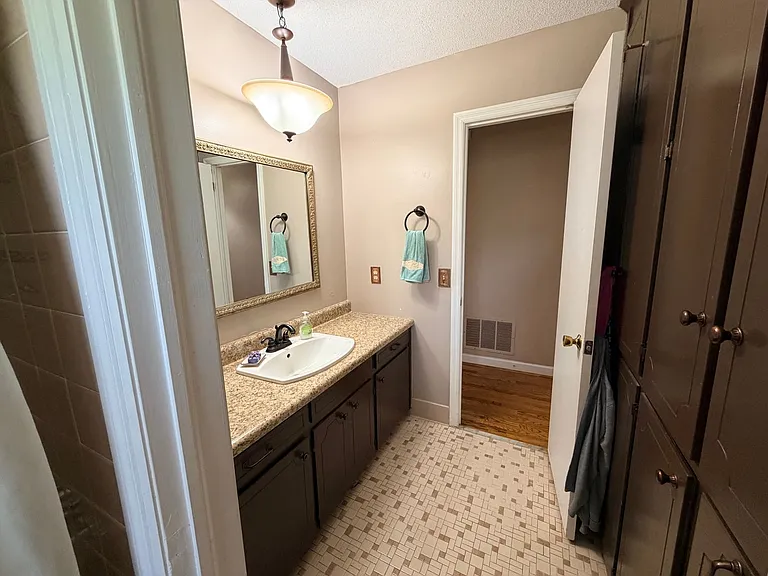 839 Malibu Dr — Photo 13